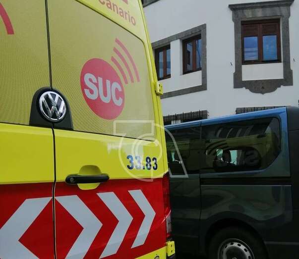 Una ambulancia en la zona donde se encuentra el Centro de Acogida/TA.